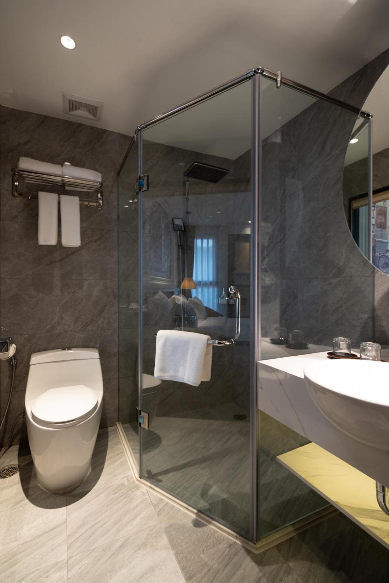 Paradise Suites Truc Bach Lake Hanoi Buitenkant foto
